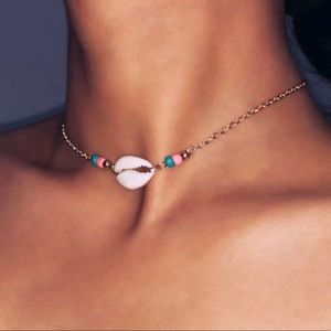 shell detailed chain choker pink and blue beads